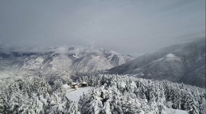 Kafkasör Yaylası Beyaza Büründü, Muhteşem Manzara Havadan Görüntülendi
