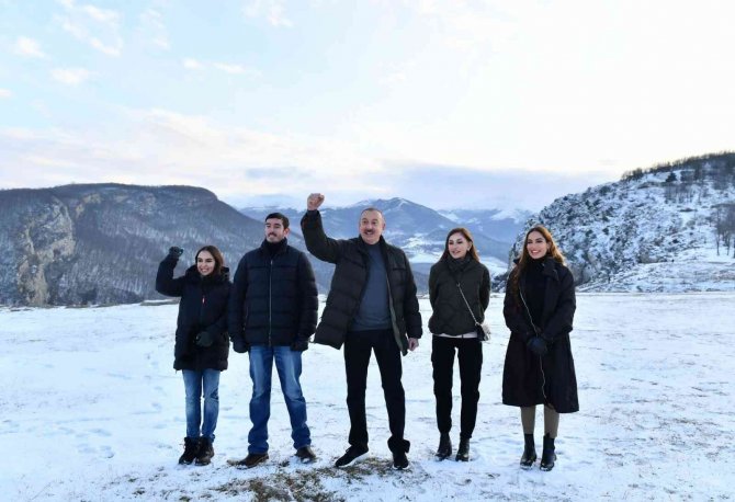 Aliyev: “Şuşa Dahil İşgal Altındaki Topraklarda Bir Gün Azerbaycan Bayrağı Dalgalanacak Dedim Ve Şehitlerimiz Pahasına Bu Mübarek Günü Yaşadık”