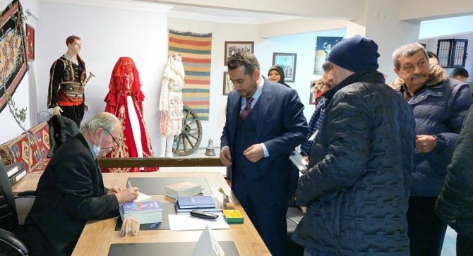 Şehit Öğretmen Aybüke Yalçın Anısına Kitap Basıldı