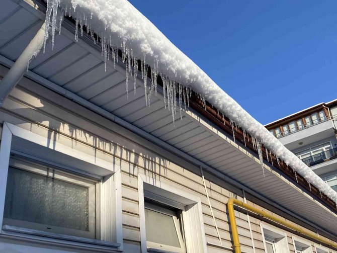 Bartın’da Soğuk Hava Buz Sarkıtları Oluşturdu
