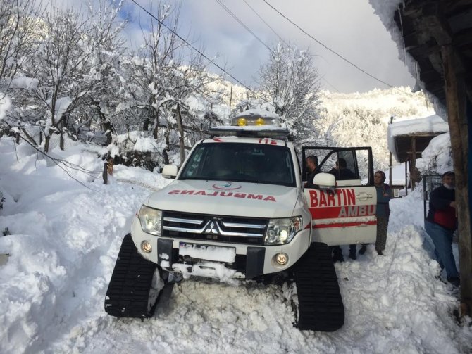 Yaşlı Hastaya Paletli Ambulansla Ulaşıldı