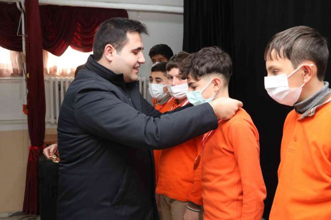 Taşova’da Futbol Turnuvası Sonuçlandı