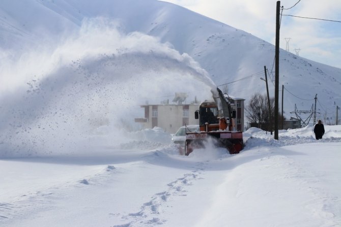 Bitlis’te Karla Mücadele Gece Gündüz Devam Ediyor
