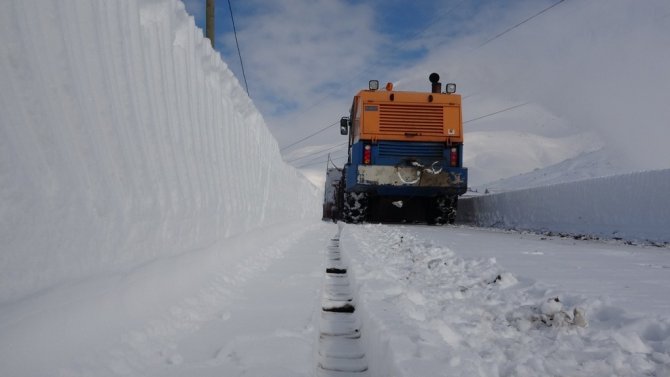 Bitlis’te Karla Mücadele Gece Gündüz Devam Ediyor