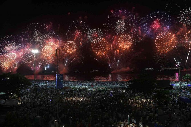 Daha Önce İptal Edilen Copacabana Plajı’ndaki Dünyaca Ünlü Yılbaşı Kutlamasına Yeşil Işık
