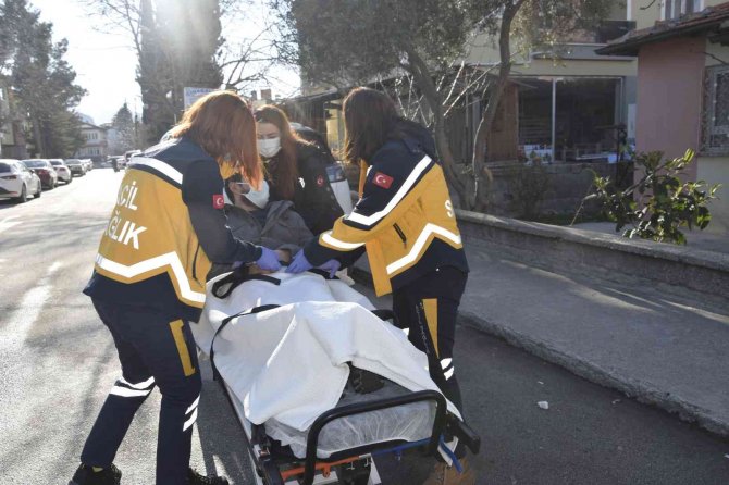 Acil Tıp Teknisyeni Kadınlar Saniyelerle Yarışarak Can Kurtarıyor