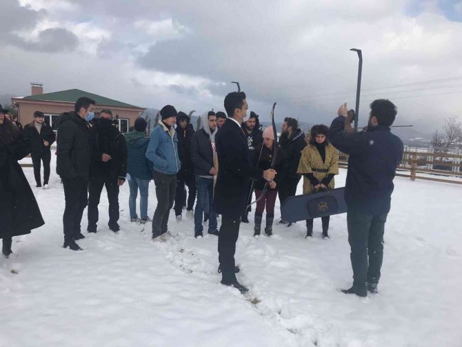 Üniversite Öğrencileri Kış Etkinliğinde Bir Araya Geldi