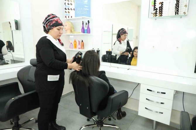 Diyarbakırlı Kadınlar Meslek Sahibi Oluyor