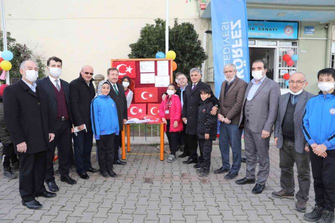 Evlerindeki Geri Dönüşüm Atıklarını Okula Getiren Öğrenciler Harçlıklarını Çıkarıyor