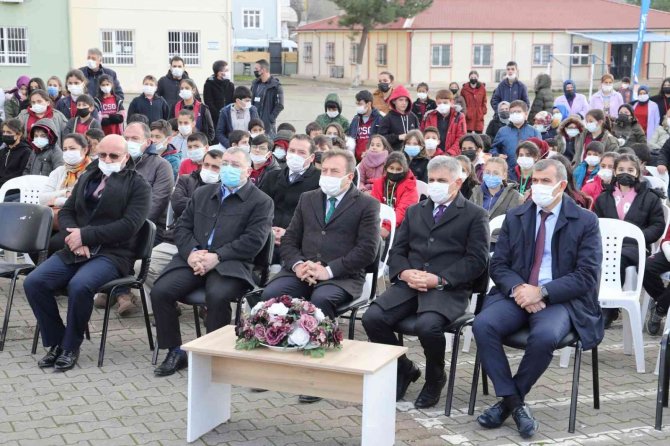 Evlerindeki Geri Dönüşüm Atıklarını Okula Getiren Öğrenciler Harçlıklarını Çıkarıyor