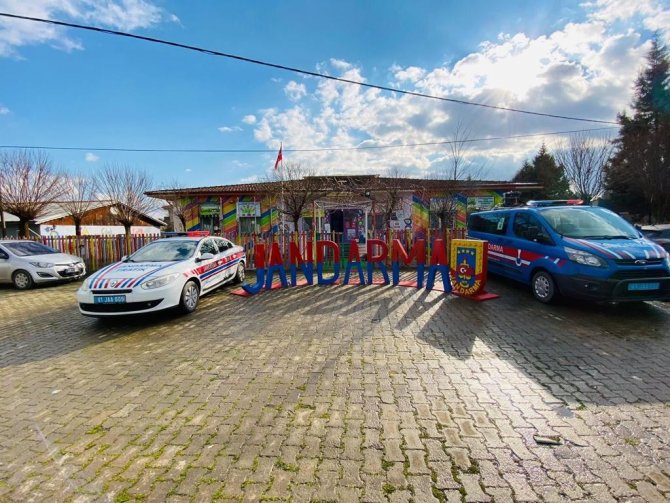 Jandarma Ekiplerinden Miniklere Ziyaret