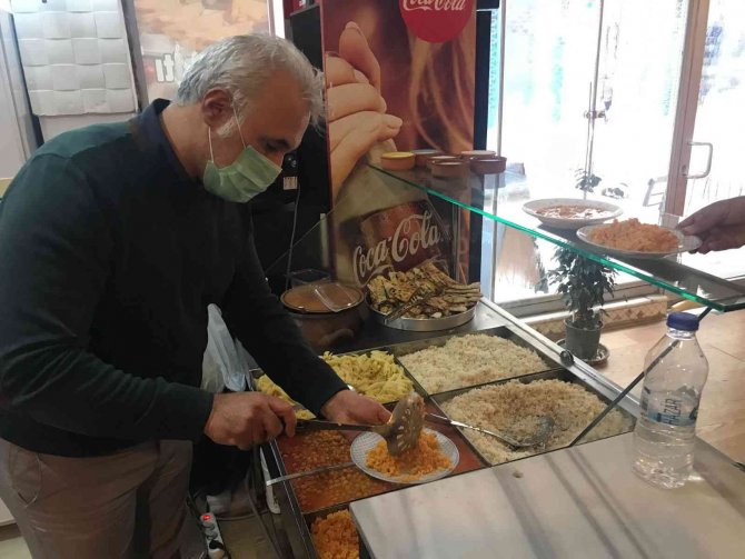 Vatandaş Doysun Diye 3 Çeşit Yemeği 10 Liradan Satmaya Başladılar