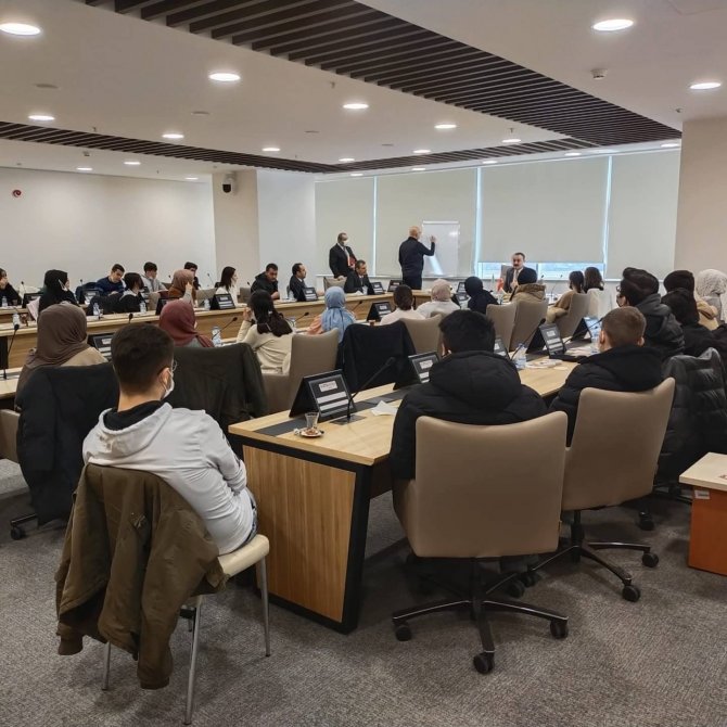 Emet’te Üniversite Sınavlarına Hazırlanan Öğrencilerin Ankara Gezisi