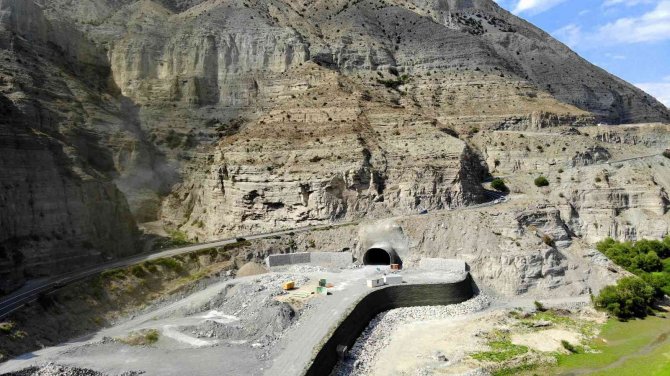 Erzurum’un Çilesi Bitiyor, 2 Bin 246 Metrelik Tünelden İlk Görüntü Geldi