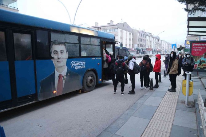 Başkan Şimşek’ten Öğrencilere Ücretsiz Okul Servisi Desteği