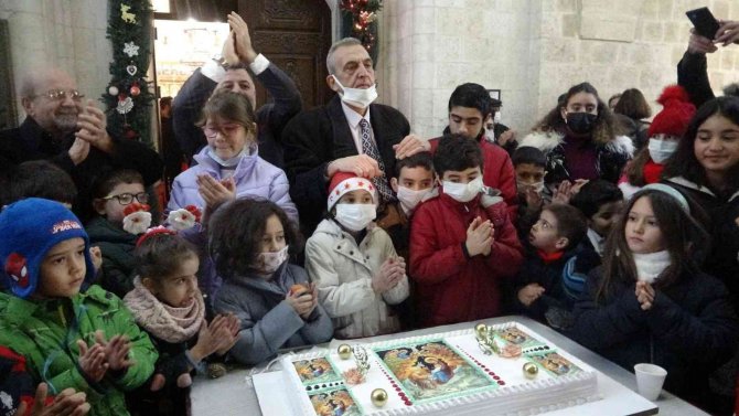 Hatay’da Antakya Ortodoks Kilisesi’nde Noel Ayini Düzenlendi