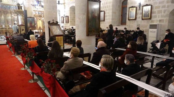 Hatay’da Antakya Ortodoks Kilisesi’nde Noel Ayini Düzenlendi