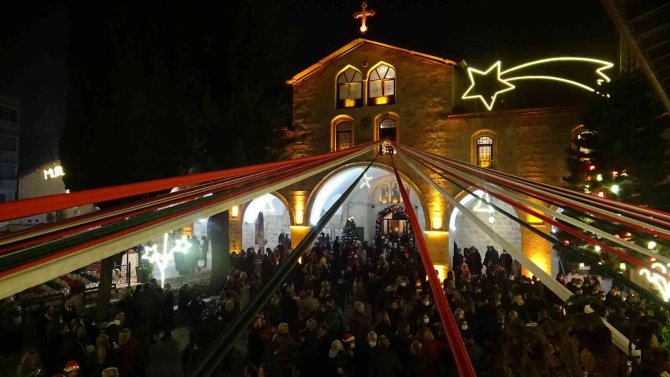 Hatay’da Antakya Ortodoks Kilisesi’nde Noel Ayini Düzenlendi