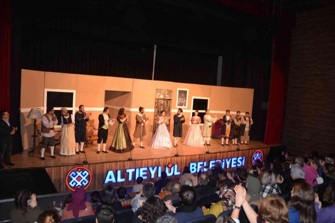 İ̇negöl Belediye Tiyatrosu Balıkesir’de Sahne Aldı
