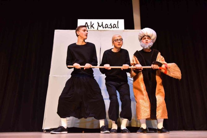 İ̇negöl Belediye Tiyatrosu Balıkesir’de Sahne Aldı