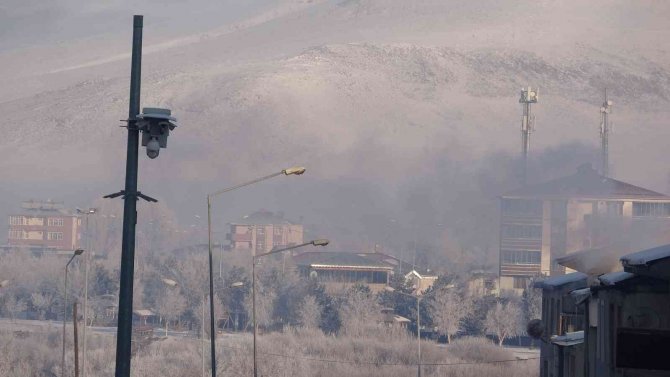 Ardahan Buz Tuttu, Hava Sıcaklığı Eksi 24 Dereceye Düştü