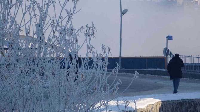 Ardahan Buz Tuttu, Hava Sıcaklığı Eksi 24 Dereceye Düştü
