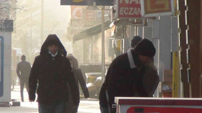 Kars’ta Soğuktan Vatandaşın Kirpikleri Buz Tuttu