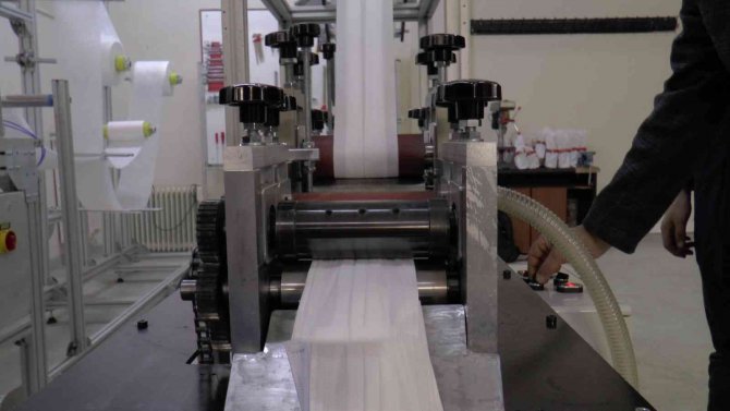 Lise Öğrencilerinin Yarı Fiyatına Yaptıkları Maske Makinasını Tanıtıldı