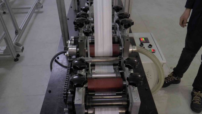 Lise Öğrencilerinin Yarı Fiyatına Yaptıkları Maske Makinasını Tanıtıldı