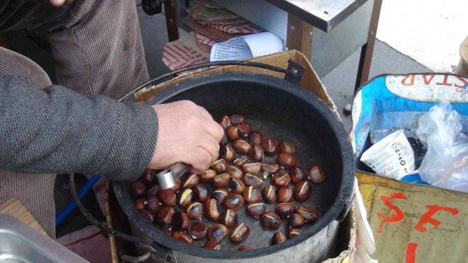 Tarihi Sur İlçesini Kestane Kokusu Sardı, Satıcıların Yüzü Güldü