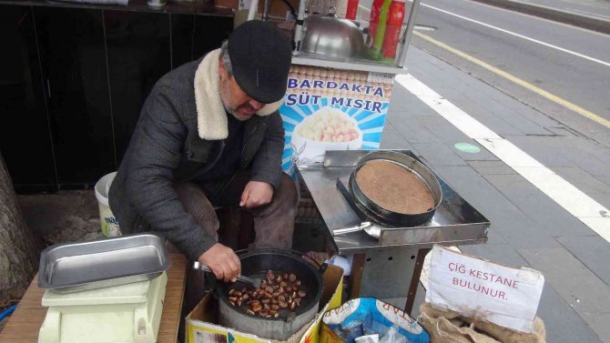 Tarihi Sur İlçesini Kestane Kokusu Sardı, Satıcıların Yüzü Güldü