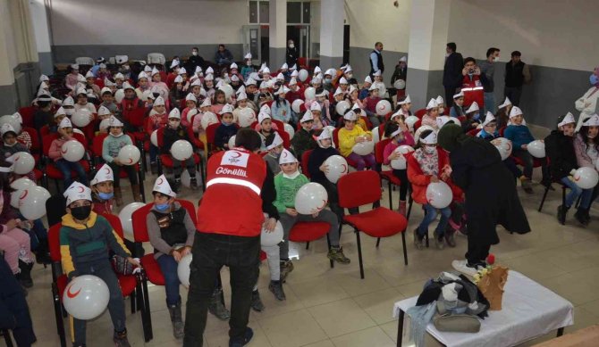 Kızılay Tiyatrosu Tercan’da Minik Öğrencilerle Buluştu