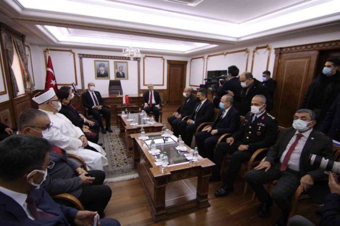 Kktc Cumhurbaşkanı Tatar: "Türkiye İle Biriz, Et Ve Tırnağız. Hiçbir Güç, Hiçbir Suretle Asla Bizi Kopartamaz"