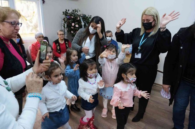 Maltepe’de, ’Altın Yıllar’da Yeni Yıl Büyük Coşkuyla Kutlandı