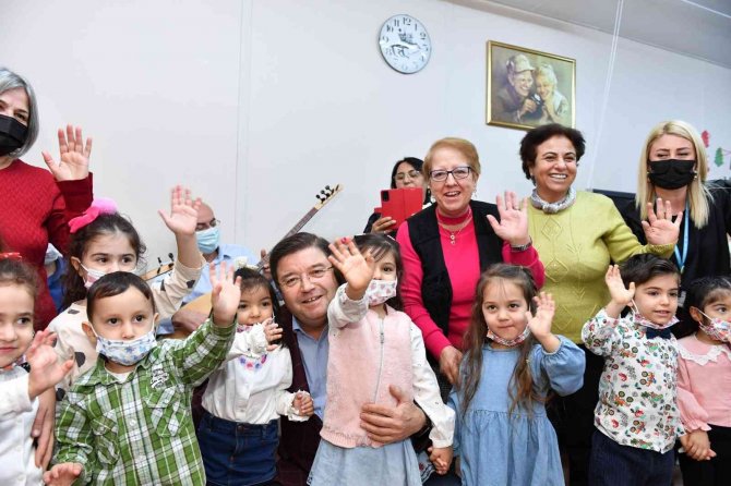 Maltepe’de, ’Altın Yıllar’da Yeni Yıl Büyük Coşkuyla Kutlandı