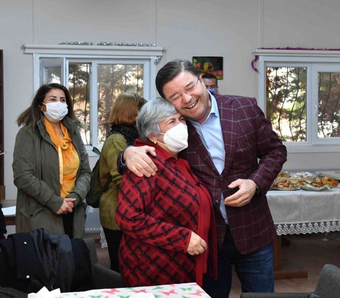 Maltepe’de, ’Altın Yıllar’da Yeni Yıl Büyük Coşkuyla Kutlandı