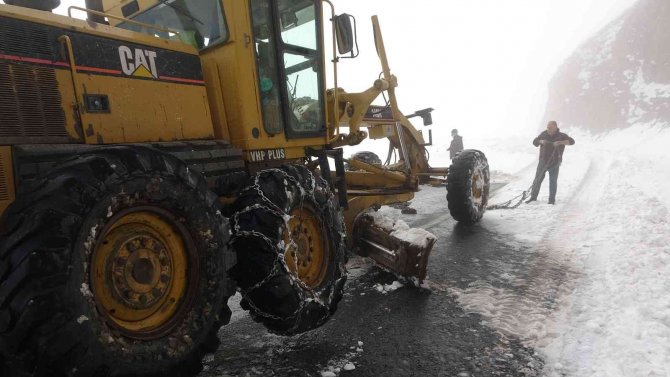 Muş’ta 16 Köy Yolu Ulaşıma Açıldı