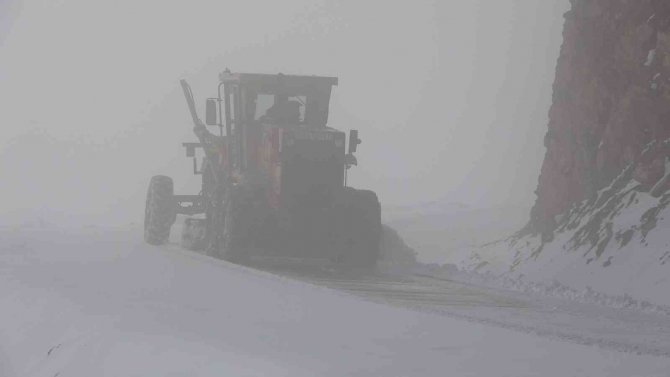 Muş’ta 16 Köy Yolu Ulaşıma Açıldı