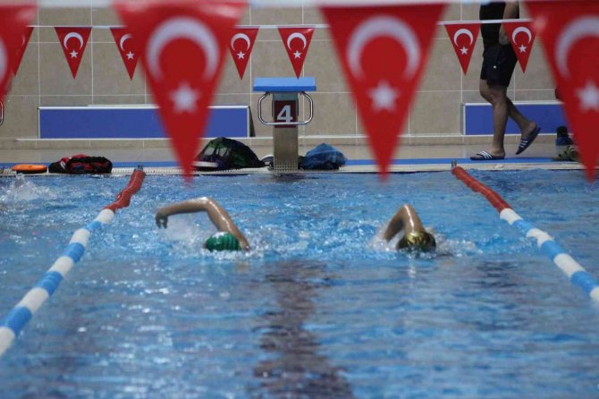 Su Korkusu İle Başladığı Yüzmede Milli Takımı Hedefliyor
