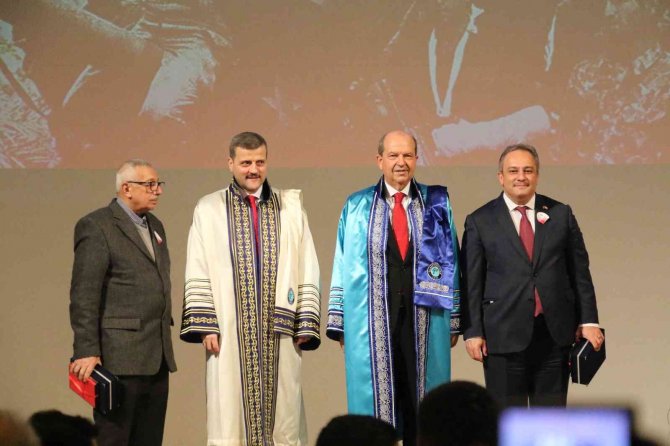Prof. Dr. İ̇lhan ‘Kanlı Noel’de Şehit Edilen Kardeşlerini Anlatırken Duygu Dolu Anlar Yaşadı