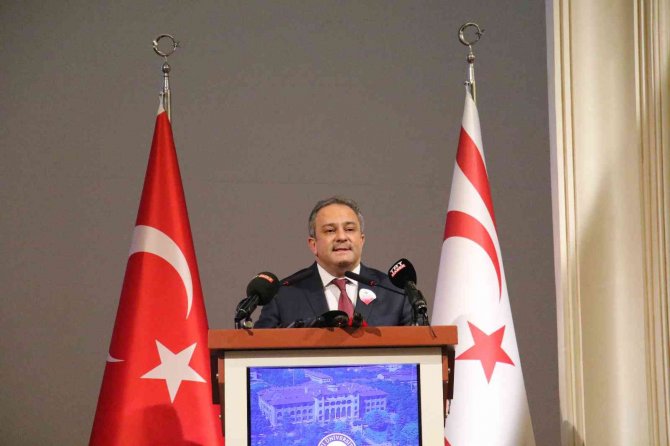 Prof. Dr. İ̇lhan ‘Kanlı Noel’de Şehit Edilen Kardeşlerini Anlatırken Duygu Dolu Anlar Yaşadı