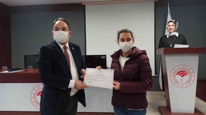 Kursiyerlerin Belge Heyecanı