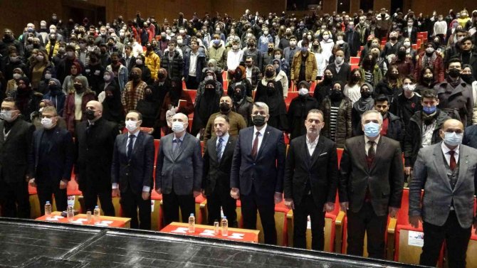 Nurullah Genç’ten Sitem: “Hayali Bir Destan Değil Ama Kimse Bilmiyor”