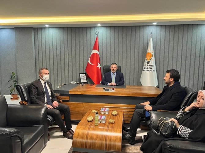 Kandemir, Bilecik’te Çiçeklerle Karşılandı