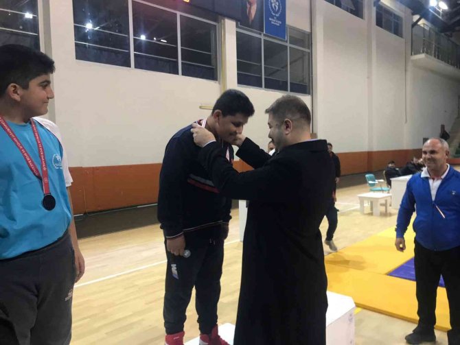 Iğdır’da Güreş Turnuvası Heyecanı Sona Erdi