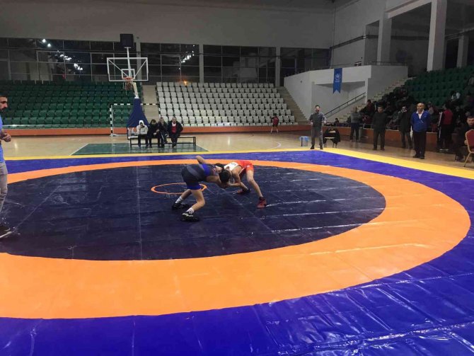 Iğdır’da Güreş Turnuvası Heyecanı Sona Erdi
