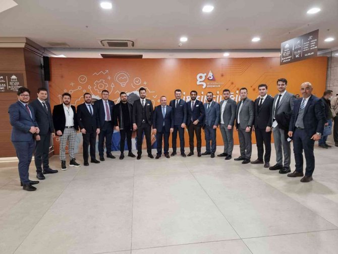 Başkan Yücel, ’Geleceğin Gücü Girişimciler Forumu’na Katıldı