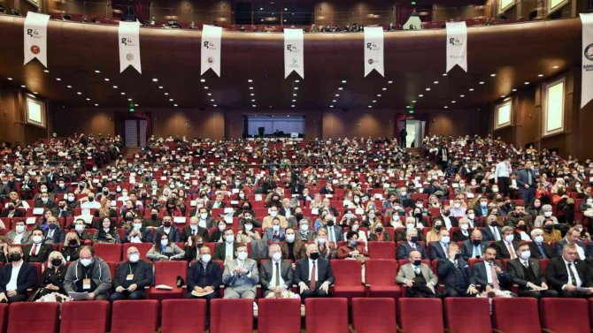 Başkan Yücel, ’Geleceğin Gücü Girişimciler Forumu’na Katıldı