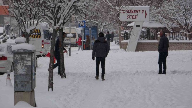 Van’da Kar Yağışı Heyecanı