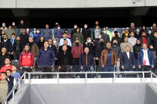 Adanaspor Ve Adana Demirspor’un Eski Futbolcuları ’Şöhretler Karması’ Maçında Karşılaştı